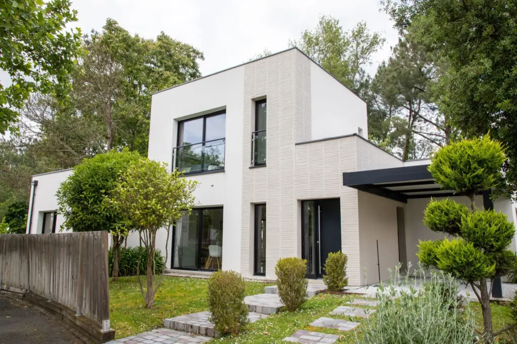 Modernes Wohnhaus — Wohngebäudeversicherung im Check der Trialog Makler Gruppe Gütersloh
